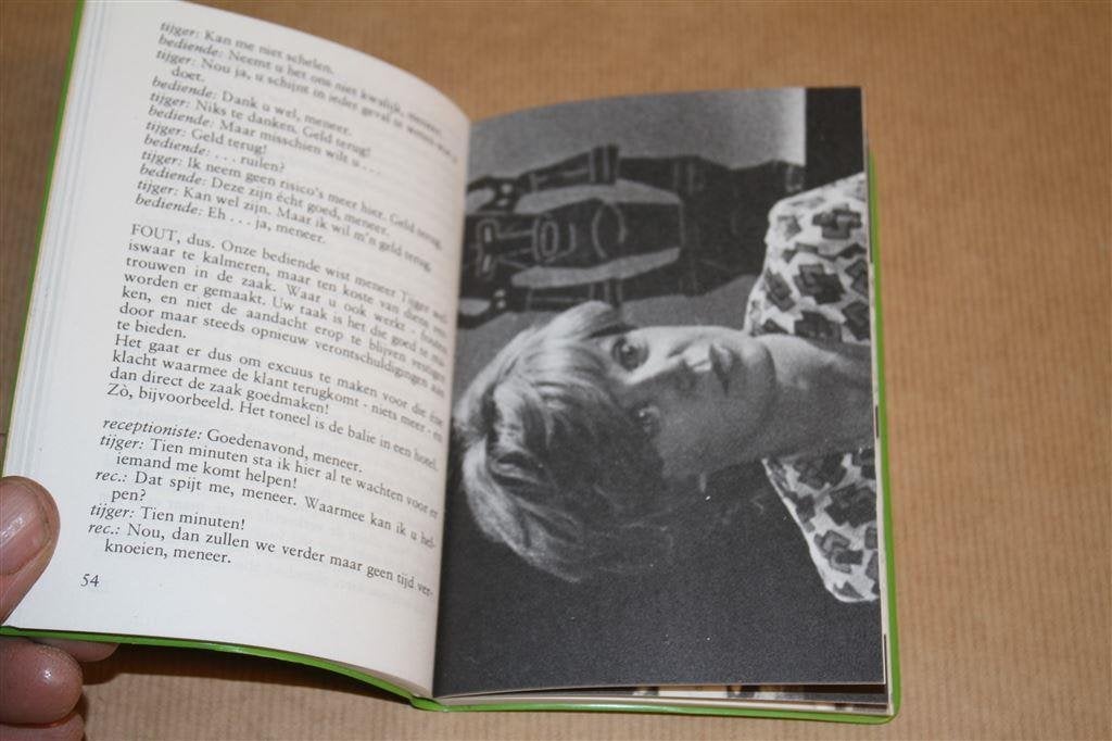 Tips. Help een klant. Uitgave AVRO 1976., Ophalen of Verzenden, Gelezen
