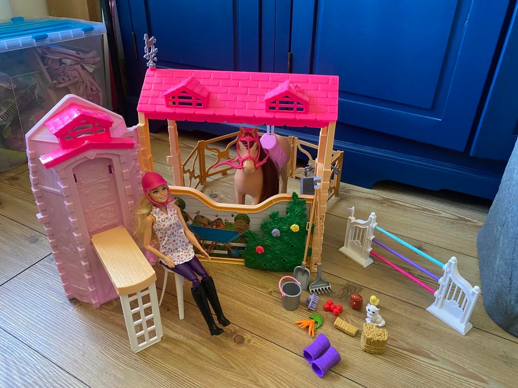 Barbie paarden droomstal, Ophalen of Verzenden, Zo goed als nieuw, Barbie