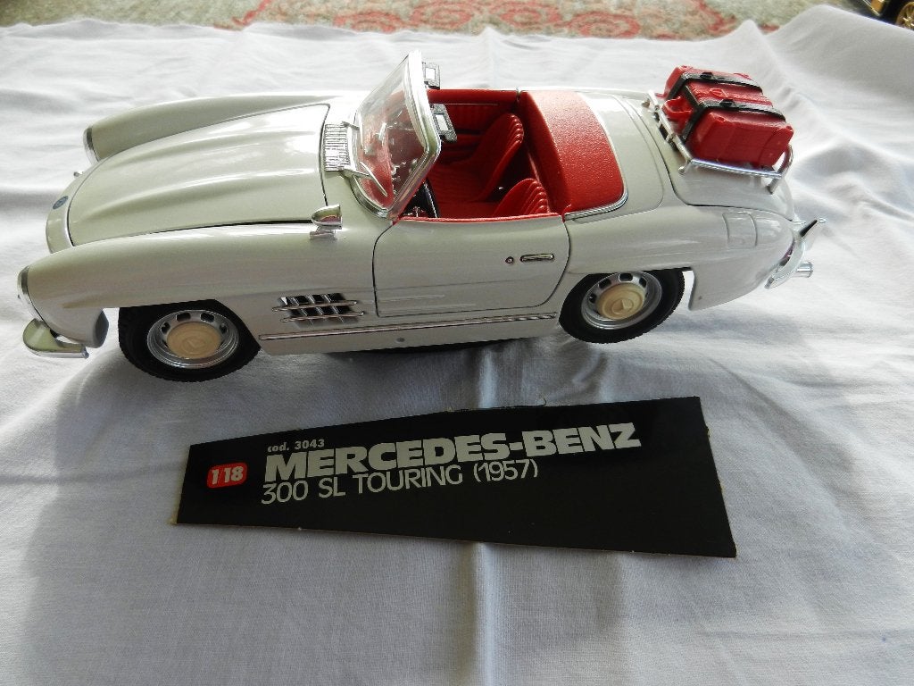 Burago  Mercedes  Benz 300 SSL Touring  1957, Ophalen of Verzenden, Zo goed als nieuw