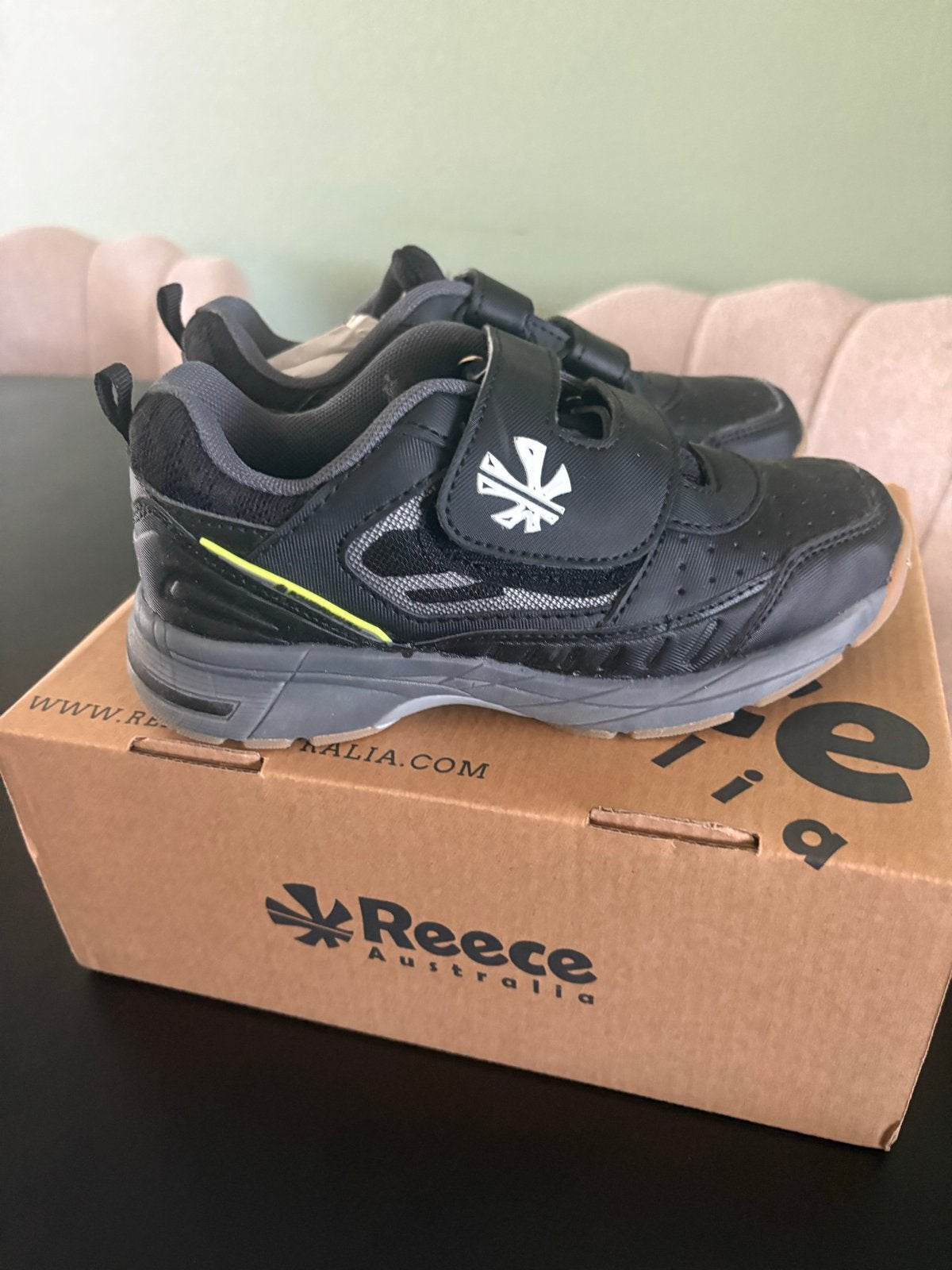 Reece hockeyschoenen zaal maat 31 - amper gedragen, Sport en Fitness, Hockey, Ophalen of Verzenden, Zo goed als nieuw, Schoenen