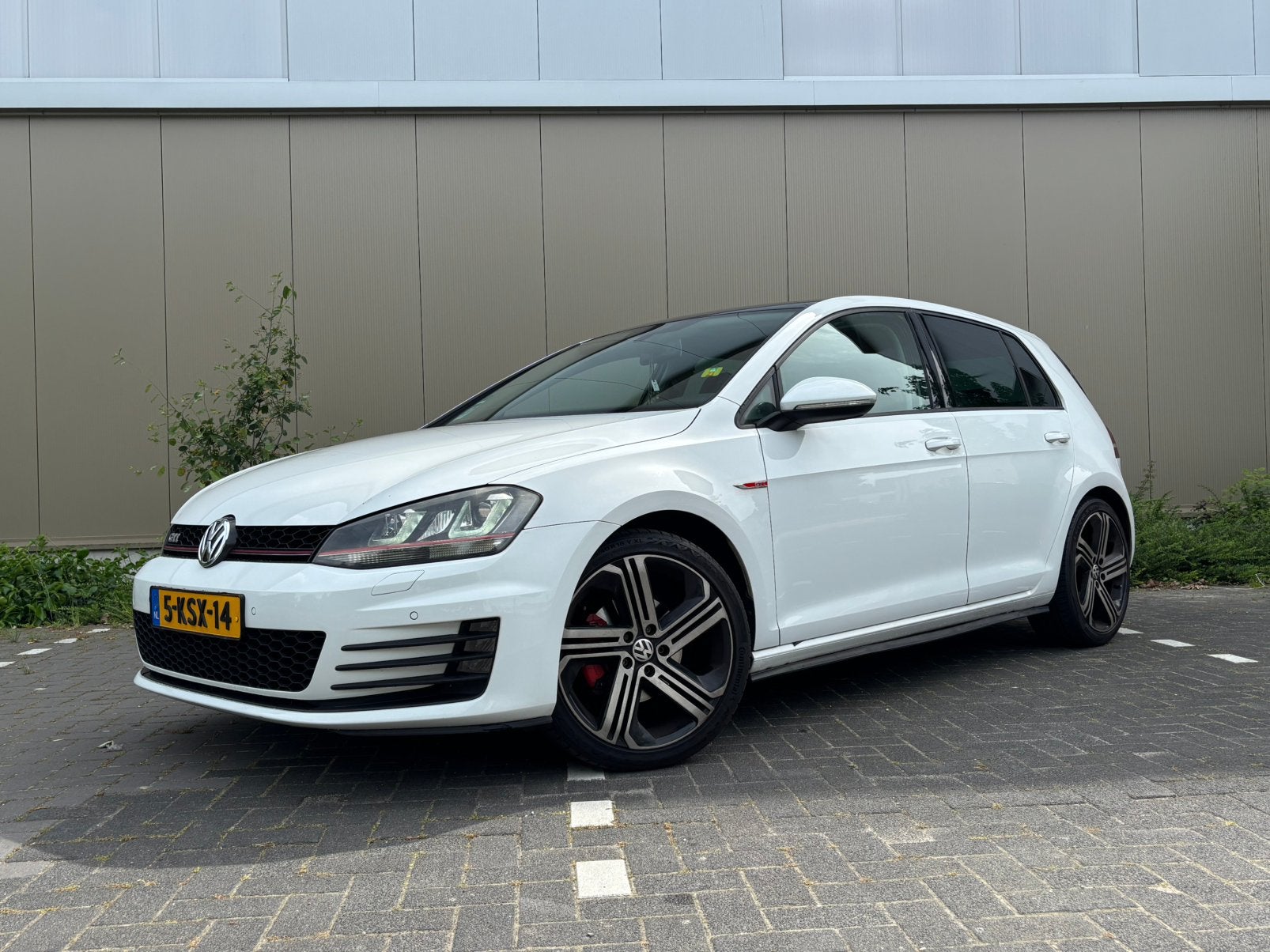 Volkswagen Golf 7 TSI GTI Uitvoering | Pano | 18 Inch | Akra, Voorwielaandrijving, 1147 kg, 4 cilinders, 620 kg