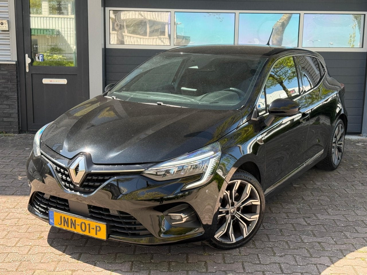 Renault Clio 1.3 TCE Initiale Paris Automaat Navi Camera, Gebruikt, Automatische klimaatregeling, 4 cilinders, 1133 kg