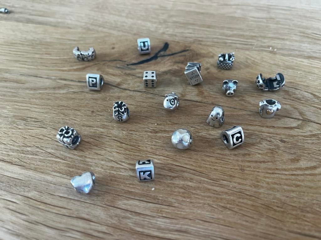 Zilverkleurige bedels pandora, verschillende vormen, Gebruikt, Pandora, Ophalen of Verzenden, 4 bedels of meer