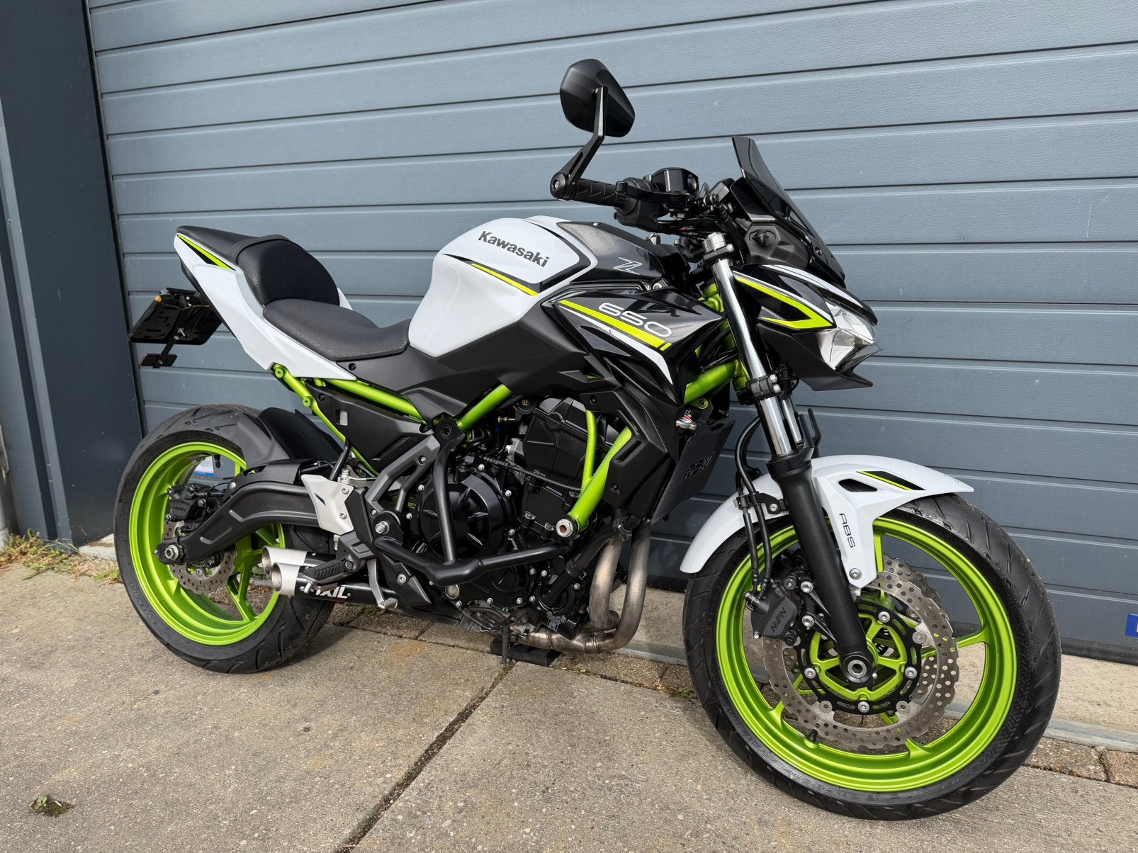Kawasaki z650 z 650: Uniek, 2e eig, sportuit, smoke, led '21, 2 cilinders, Occasion, 649 cc, Bedrijf