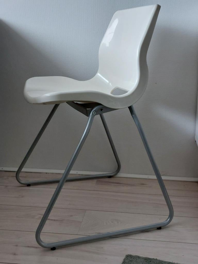 4 witte stapelstoelen, lichtgewicht, met aluminium onderstel, Ophalen, Gebruikt, Wit, Vier