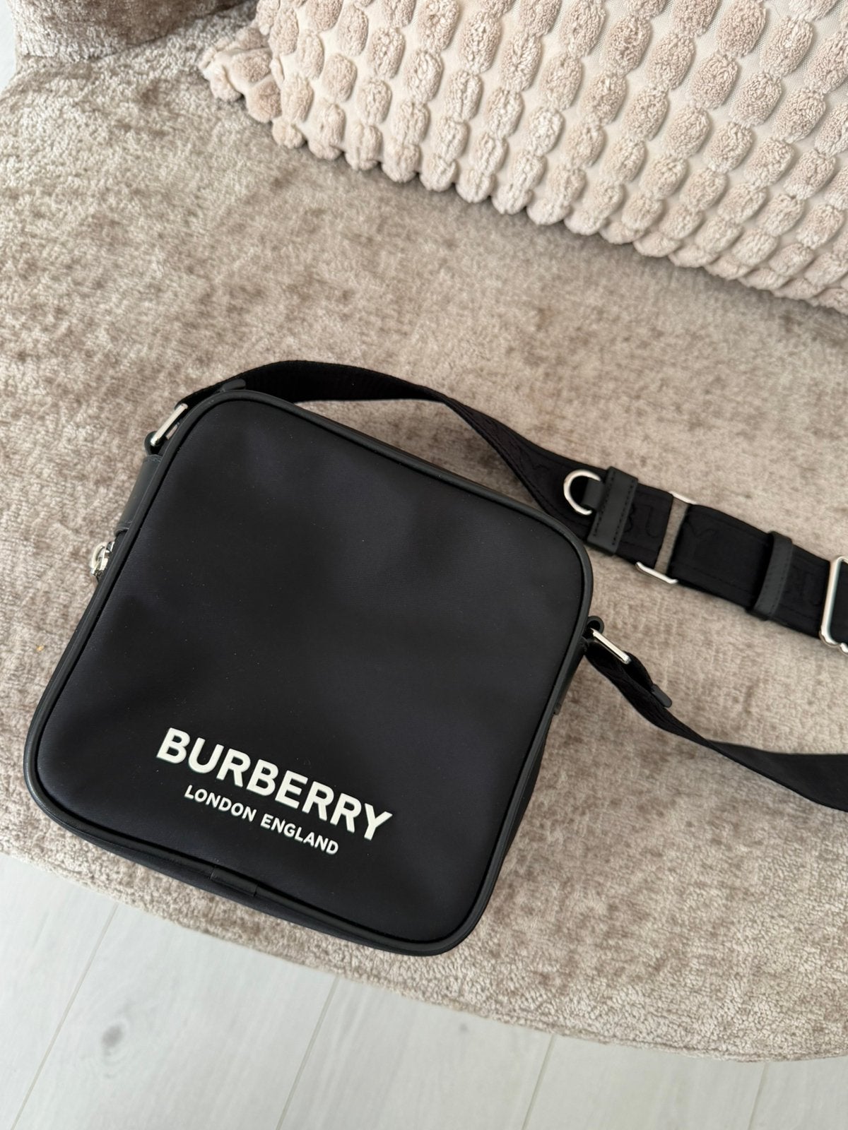 Burberry tas met aankoopbon en dustbag, Ophalen of Verzenden, Nieuw, Zwart