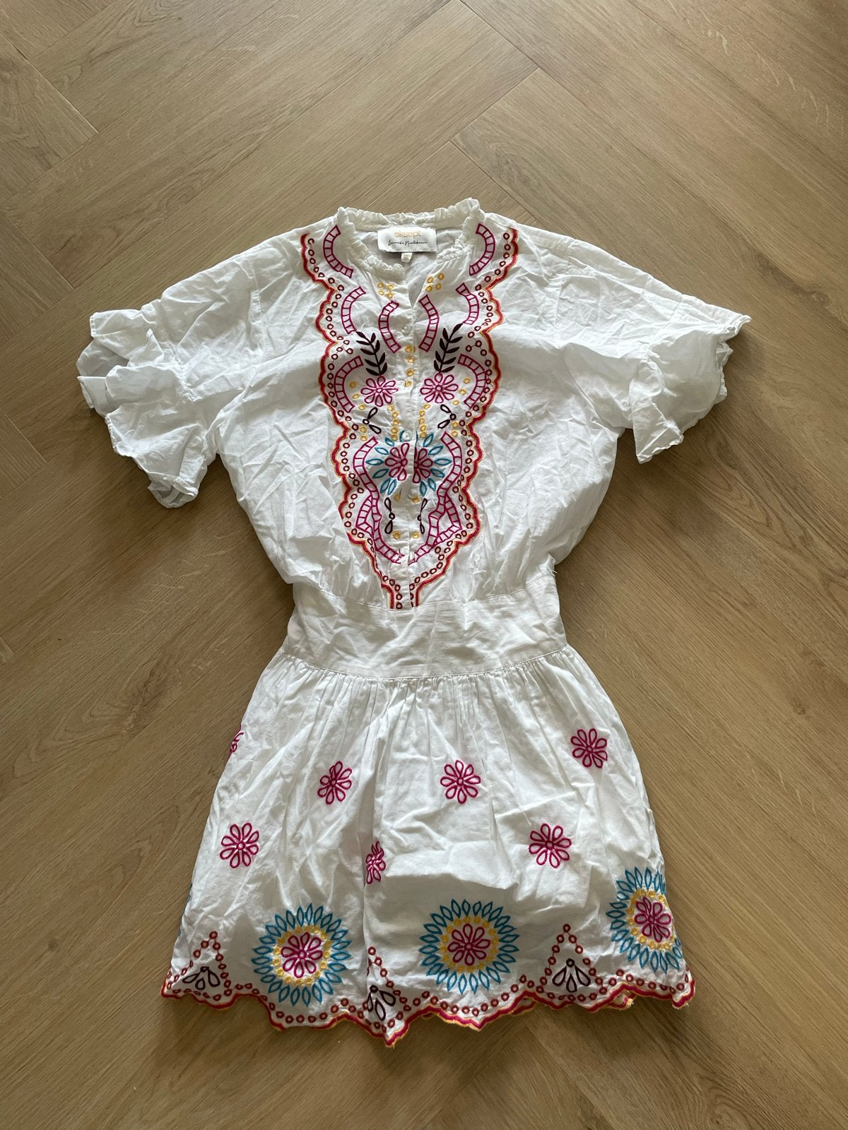 Leuk wit fleurig jurkje met kleuren maat xs, Meerkleurig, Ophalen of Verzenden, Zo goed als nieuw, Maat 34 (XS) of kleiner