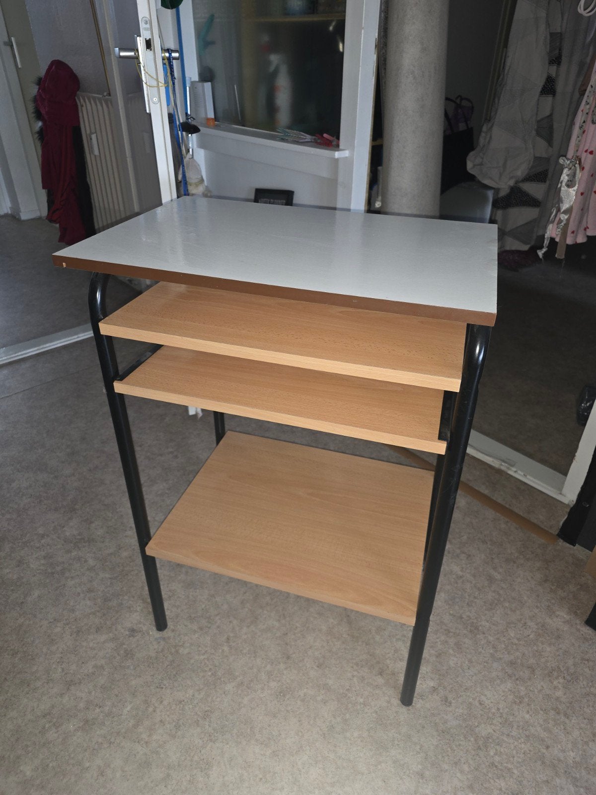 Gratis computer tafel met planken en schilderij, Ophalen, Gebruikt