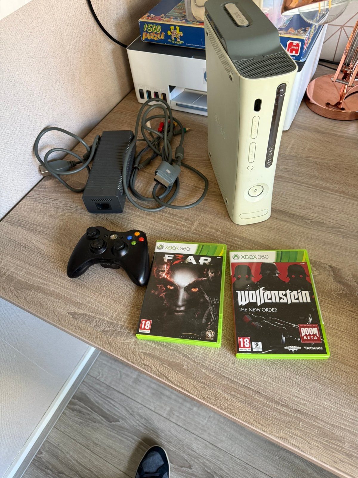 Xbox 360, Spelcomputers en Games, Spelcomputers | Xbox 360, Ophalen of Verzenden, Zo goed als nieuw, 250 GB, Met 1 controller