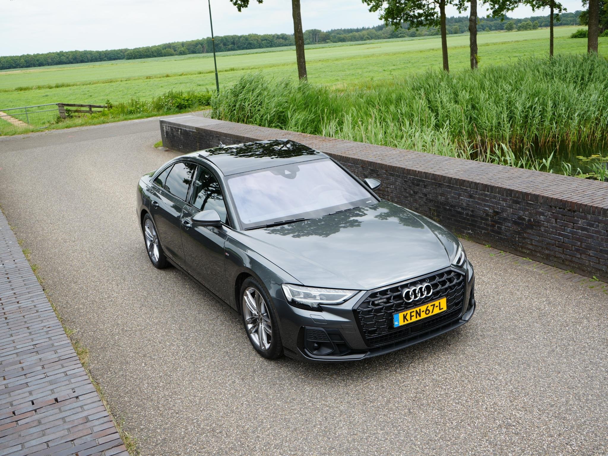 Foto 55 van Audi A8 S-Line 60 TFSI e 462 PK QUATTRO | Vierwielbesturing