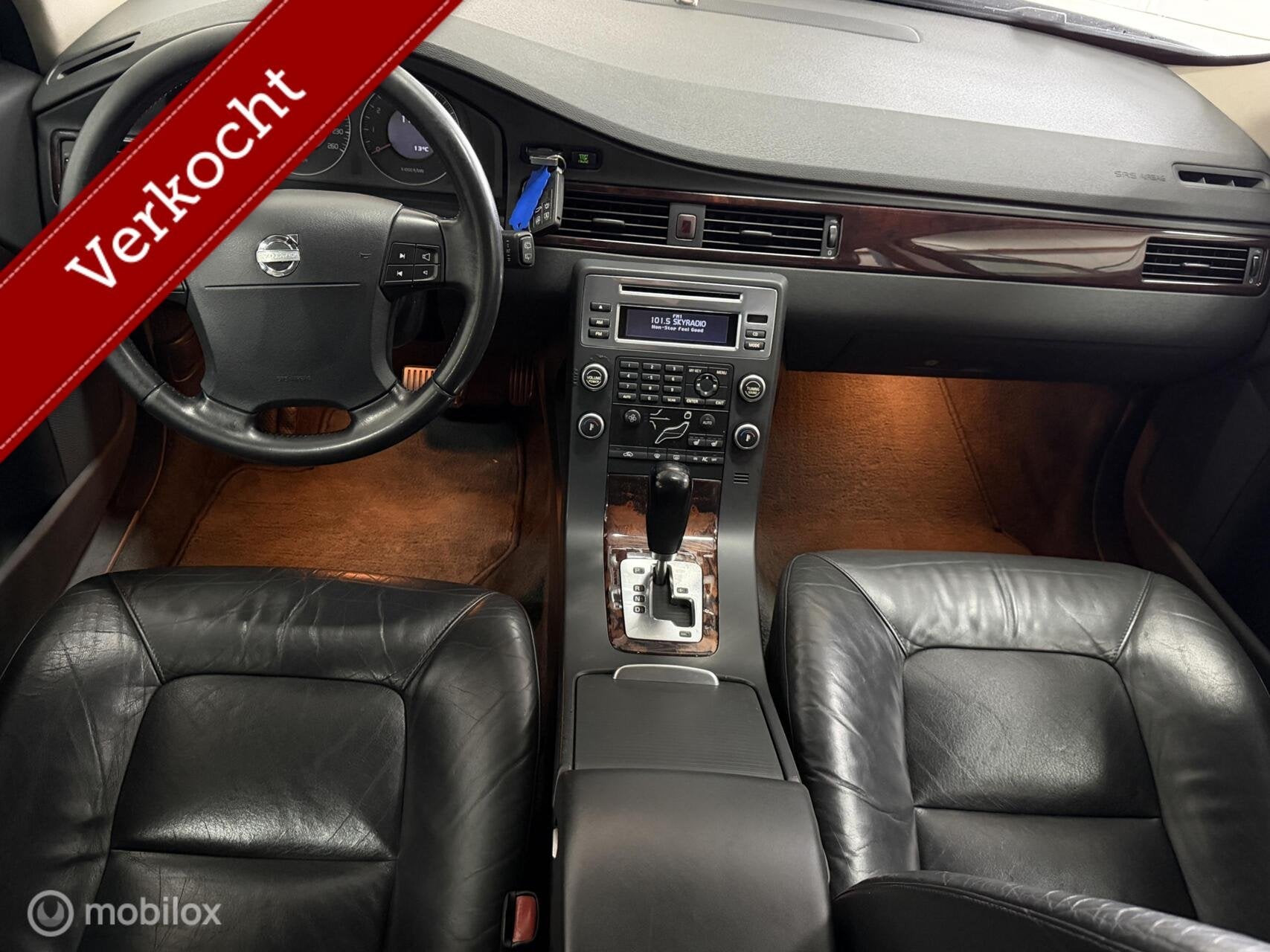 Volvo V70 2.5T Momentum AUTOMAAT / LEER / XENON, Blauw, 2521 cc, 93 €/maand, Euro 4