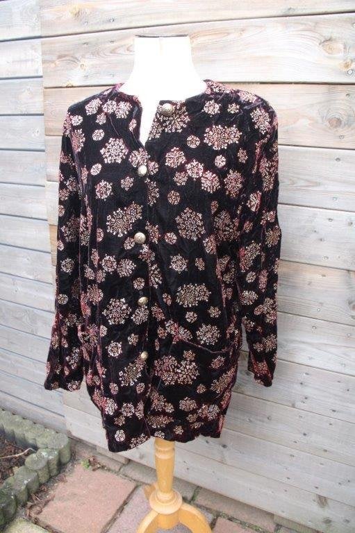 Jasje donkerrood 100% femme mt L/XL velvet Vaste prijs, Kleding | Dames, 100% Femme, Maat 42/44 (L), Ophalen of Verzenden, Zo goed als nieuw