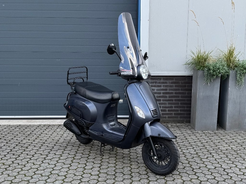 Senzo Snorscooter RivaLux | Vespa look 4T | 6672km, Gebruikt, Senzo, Info@zandri.nl, De Ren 4, 6562 JK Groesbeek