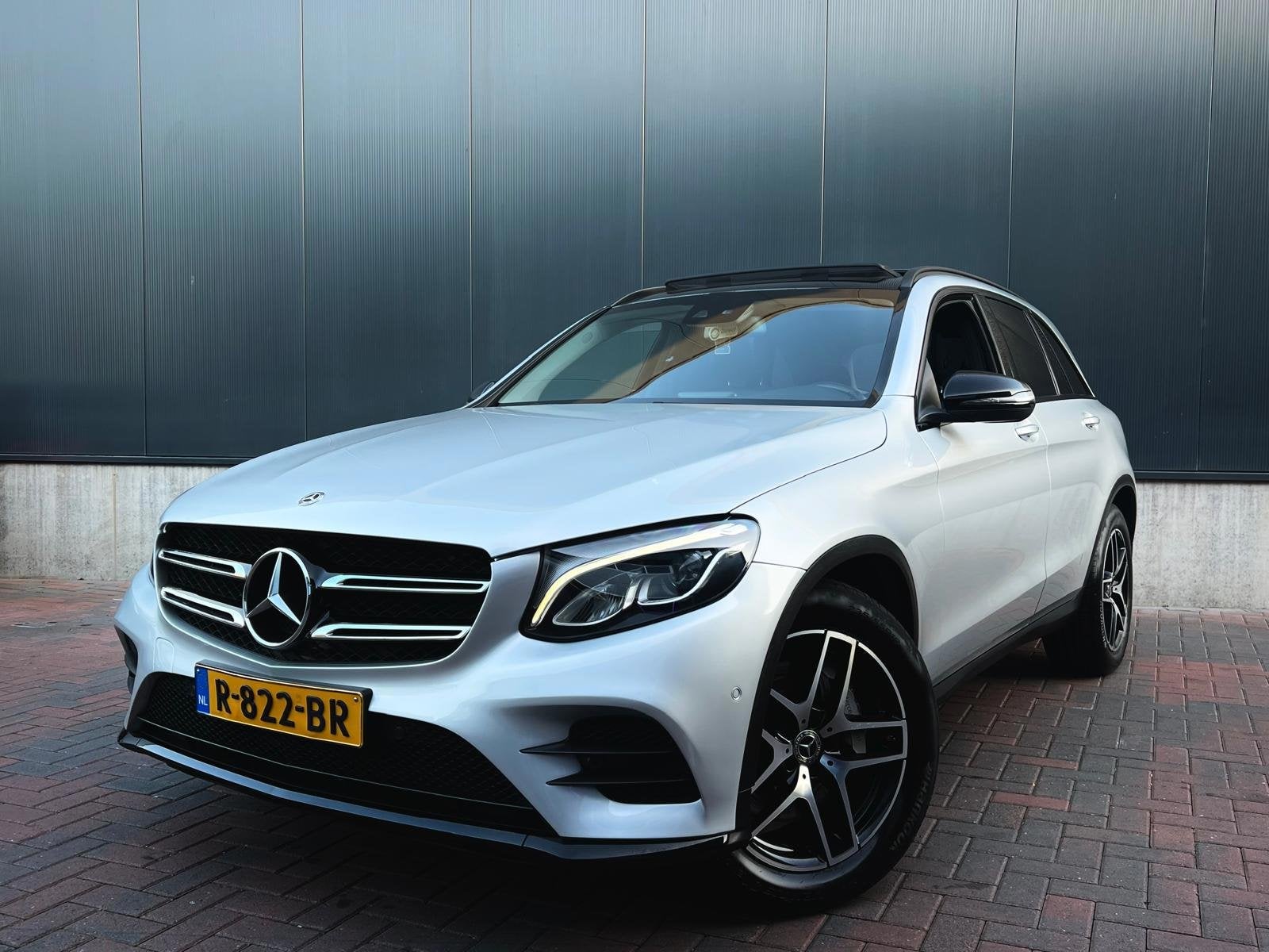 Mercedes-Benz GLC-klasse 250 4MATIC * AMG * Pano * Cruise *, Gebruikt, Vierwielaandrijving, SUV of Terreinwagen, 1635 kg