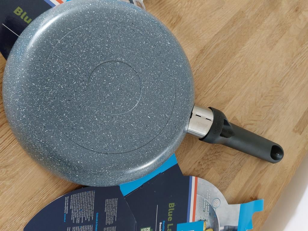 Ongebrukte BK Blue Label Granite Koekenpan 24cm PFAS VRIJ, Ophalen of Verzenden, Nieuw, Aluminium