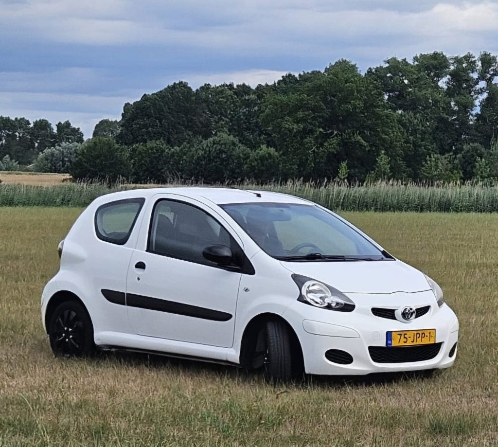 Mooie Toyota Aygo, Auto's, Voorwielaandrijving, 4 stoelen, Origineel Nederlands, Handgeschakeld