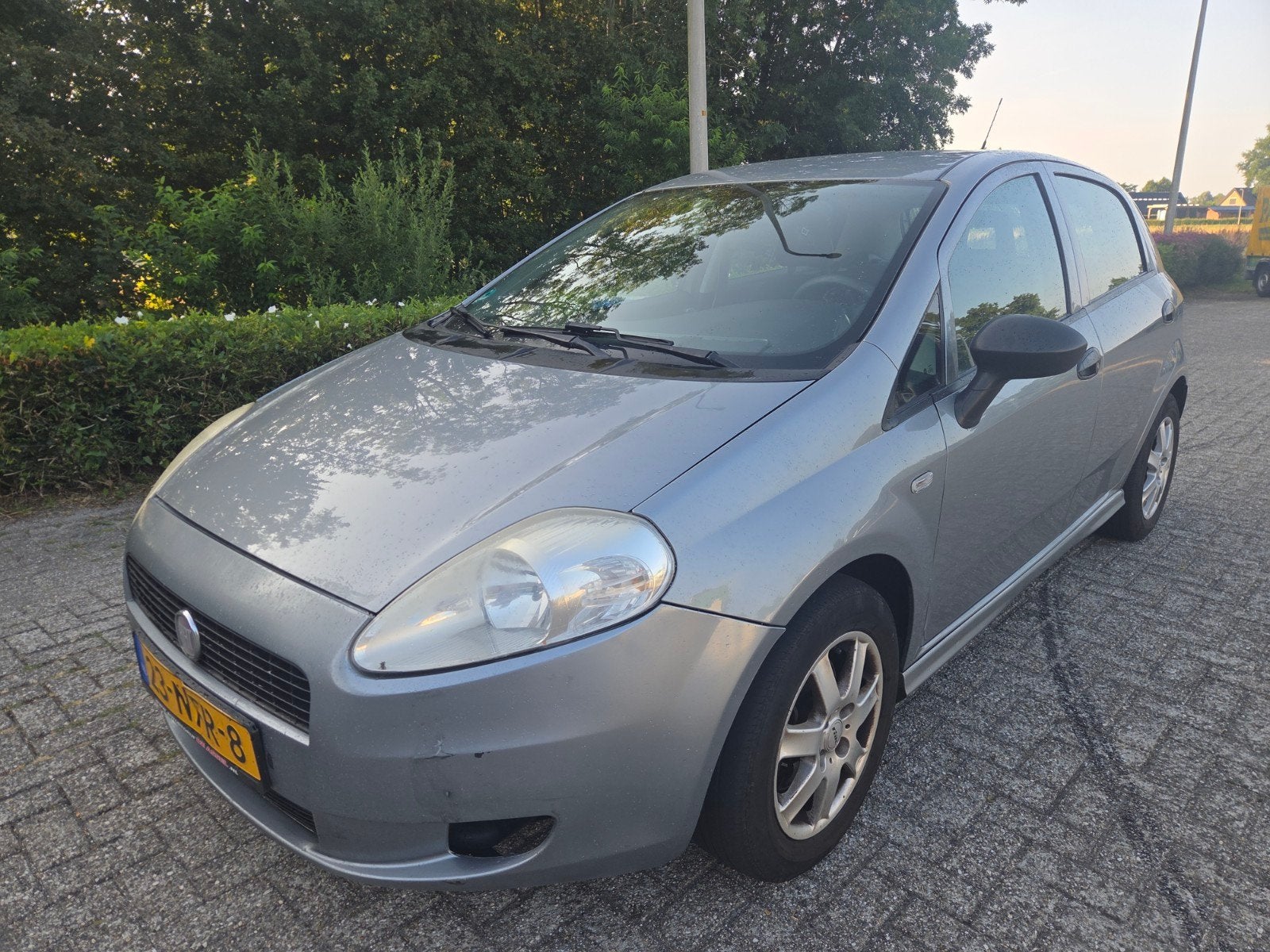 Fiat Punto 1.3 Multijet diesel 62KW Euro 5 5DR 2010 Grijs, Voorwielaandrijving, Airconditioning, Zwart, 4 cilinders