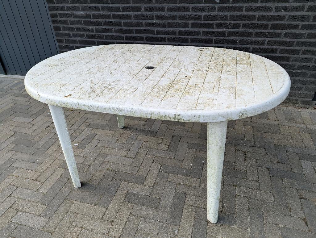 Ovale buitentafel gratis, Tuin en Terras, Tuintafels, Gebruikt, Ovaal, Kunststof, Ophalen