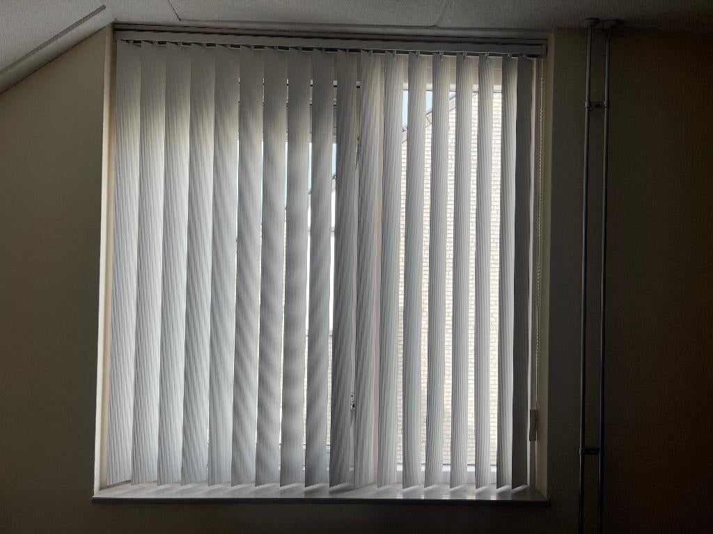 Witte verticale lamellen met rail - (bxh) 146x151 cm, Ophalen, Gebruikt, 100 tot 150 cm, Wit
