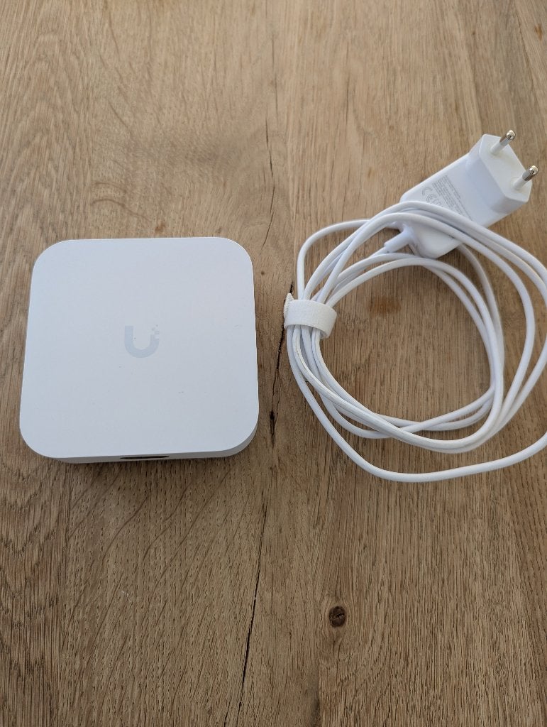 Ubiquiti Unifi Express 6, Ophalen of Verzenden, Zo goed als nieuw, Router, Ubiquiti UniFi