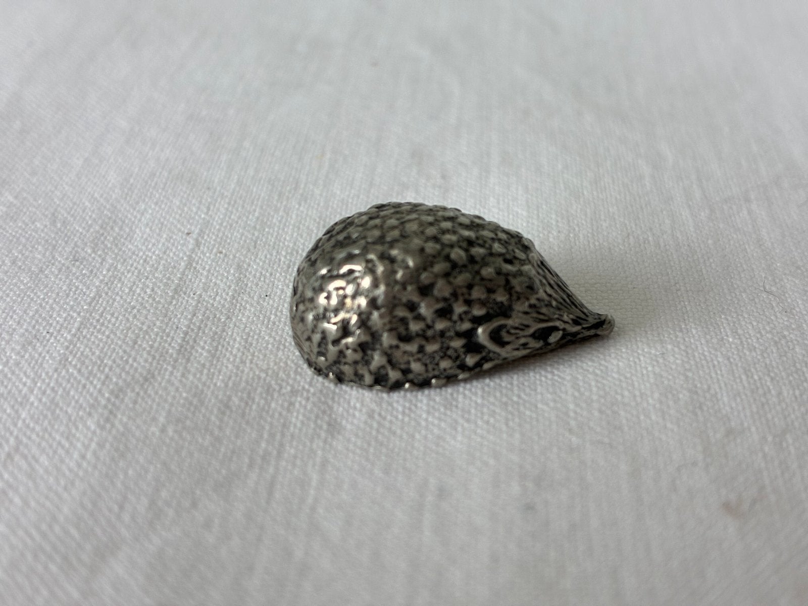Zilverkleurig Egel   Verzamelobject, Ophalen of Verzenden, Gebruikt