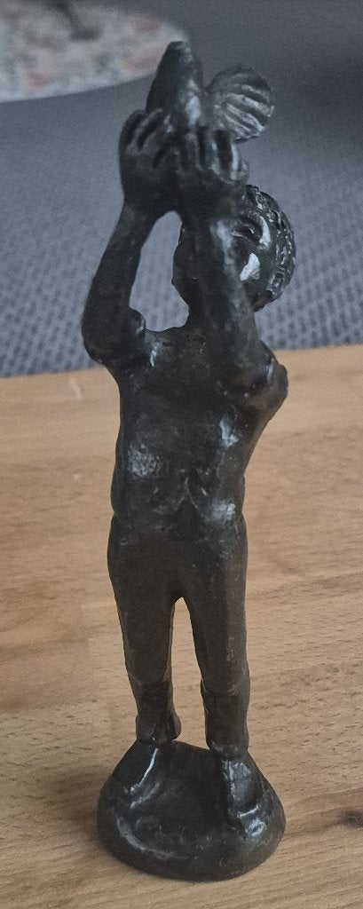 Janneke Ros - Jongen met duif, Ophalen of Verzenden, Beeld