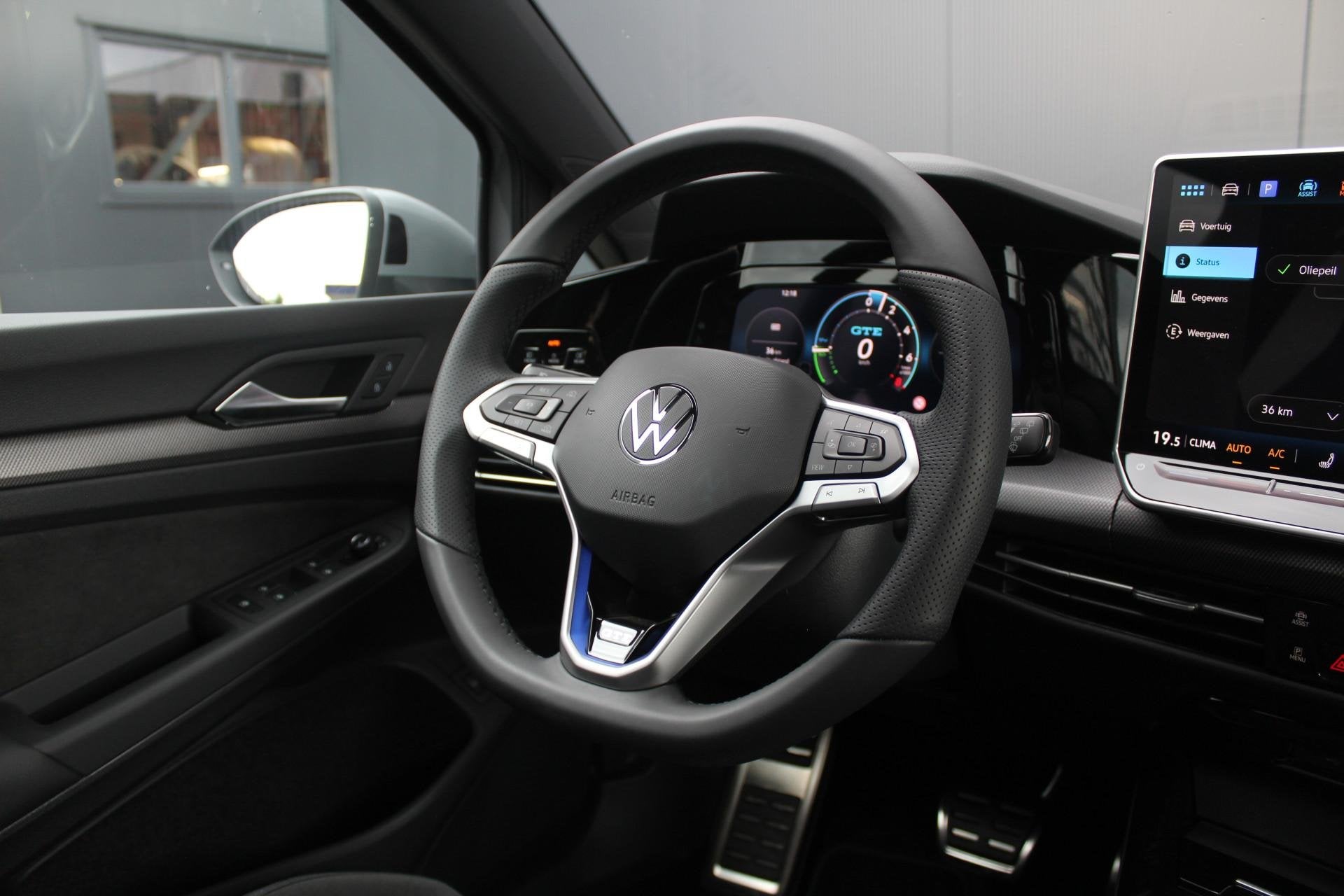 Volkswagen Golf 8.5 1.5 eHybrid GTE 272 Pk | Panorama dak |, Stof, 4 cilinders, 150 min, 26 kWh