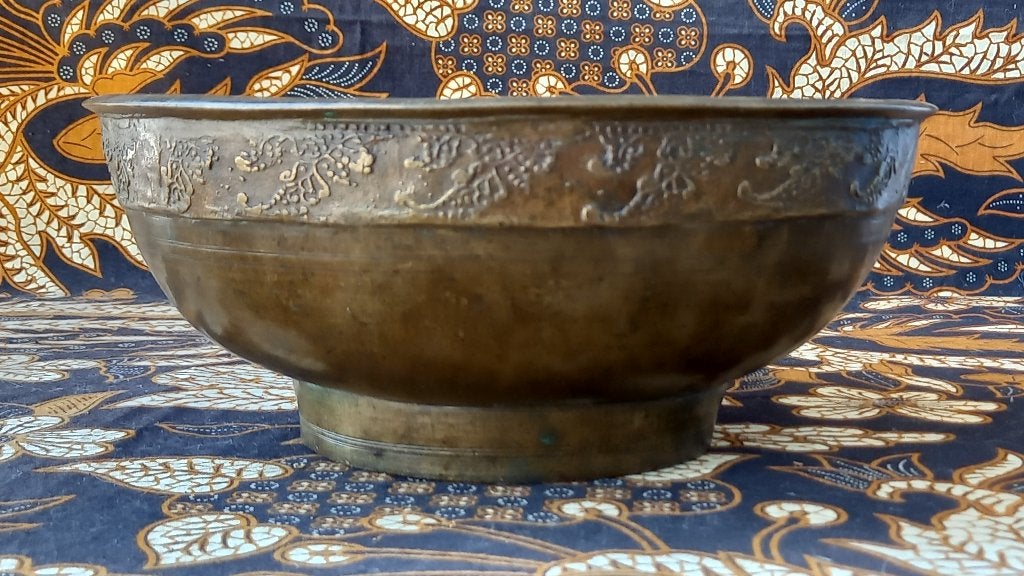 Mooie originele antieke Oosterse kom van bewerkt brons 24 cm