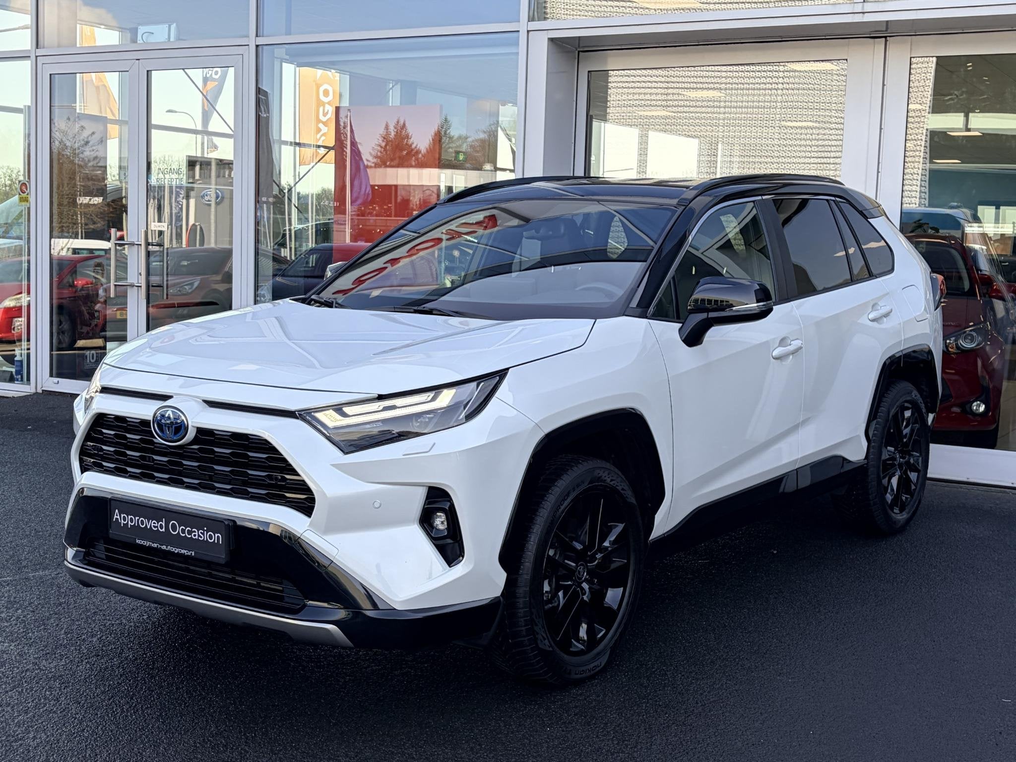 Toyota RAV4 AWD Bi-tone Navigatie, Stuurwiel- & Stoelverwarm, Auto's, Toyota, Gebruikt, 4 cilinders, 2487 cc, Wit