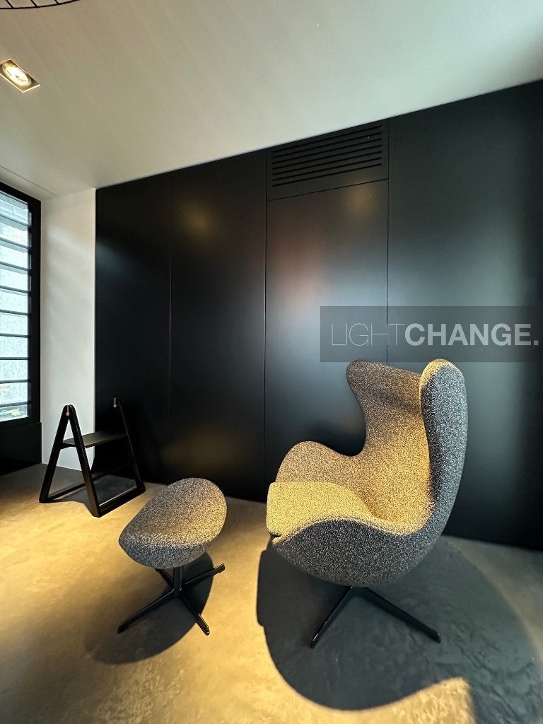 Fritz Hansen EGG Chair + Footstool stof, leder NIEUW in doos, Waterstad 23, High-end Furniture, Nieuw, 75 tot 100 cm