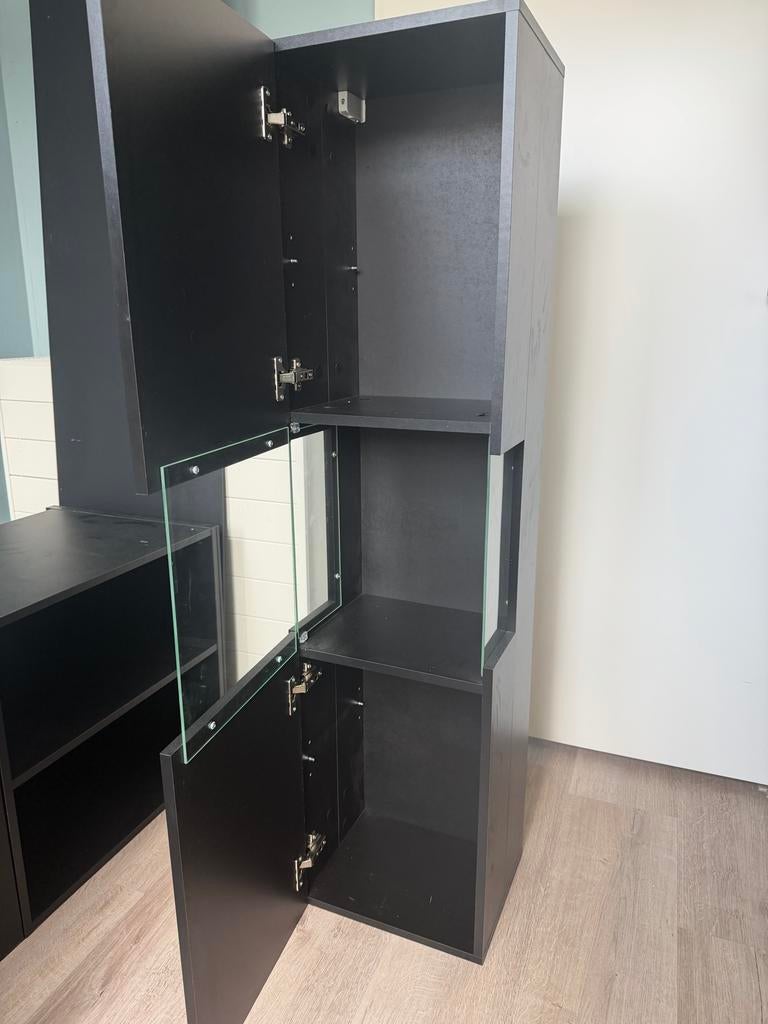 Hangende vitrinekast met glazen middenstuk - 138x35x30 cm, Ophalen, Zo goed als nieuw