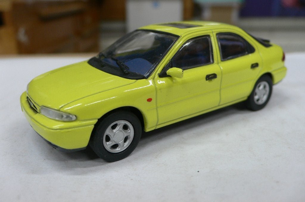 ford mondeo -kanariegeel !-minichamps  1/43, Hobby en Vrije tijd, Verzenden, Nieuw, Auto, MiniChamps