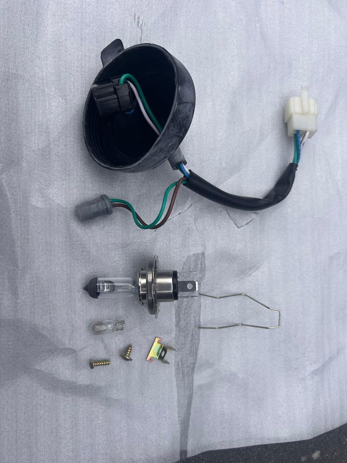 Koplamp fitting met lamp en bevestigingsmateriaal sym fiddle, Fietsen en Brommers, Ophalen of Verzenden, Gebruikt, Koplamp, SYM