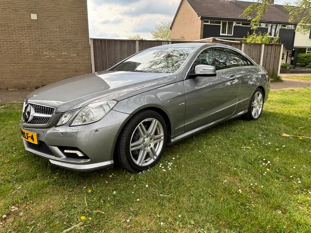 Mercedes-Benz E-Klasse 1.8 E250 CGI Coupe AUT 2010 Grijs, Auto's, Achterwielaandrijving, 1800 kg, 4 cilinders, 4 stoelen