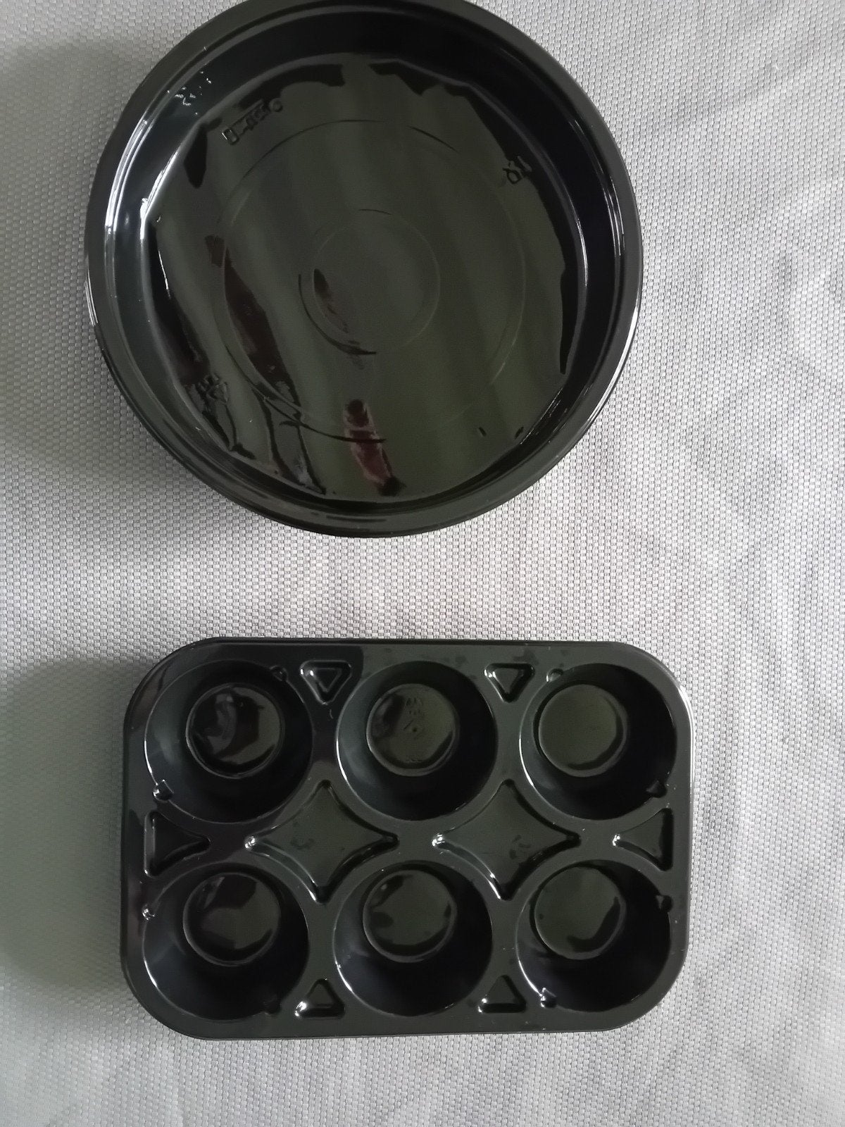 Grote partij plastic baktrays: cupcake- en taartvormen, Ophalen of Verzenden, Zo goed als nieuw, Overige materialen, Zwart