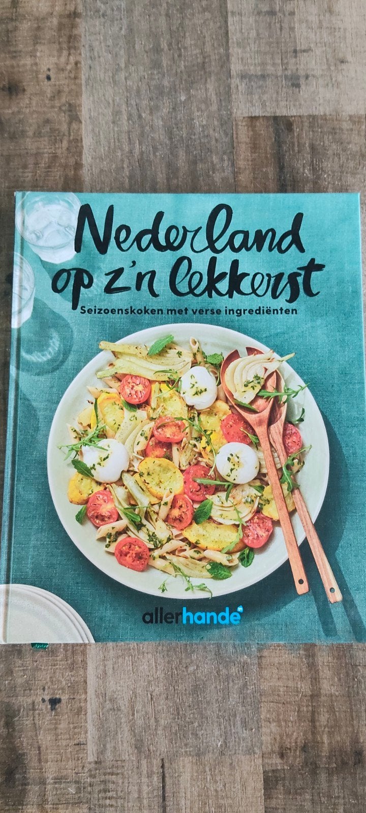 Kookboek Nederland op z'n lekkerst., Ophalen of Verzenden, Zo goed als nieuw, Nederland en België