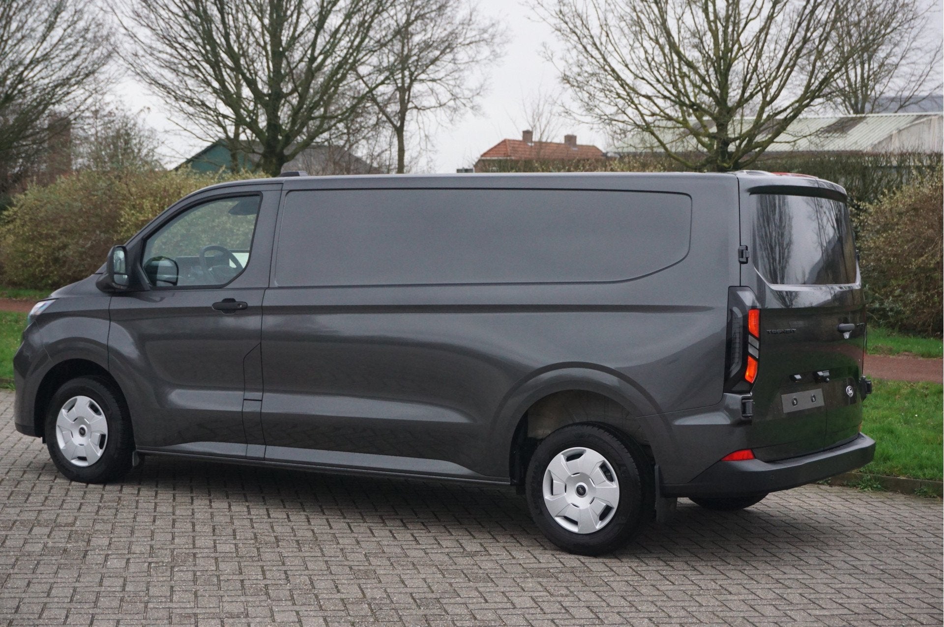 Ford Transit Custom 300L 136PK Trend BPM VRIJ! 13" Sync Sche, Voorwielaandrijving, 136 pk, Gebruikt, 4 cilinders