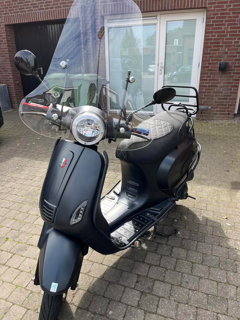 GTS Toscana 2020 - nieuwe accu, nieuw scherm 8608km, Fietsen en Brommers, Snorfietsen en Snorscooters, Gebruikt, Benzine, Ophalen