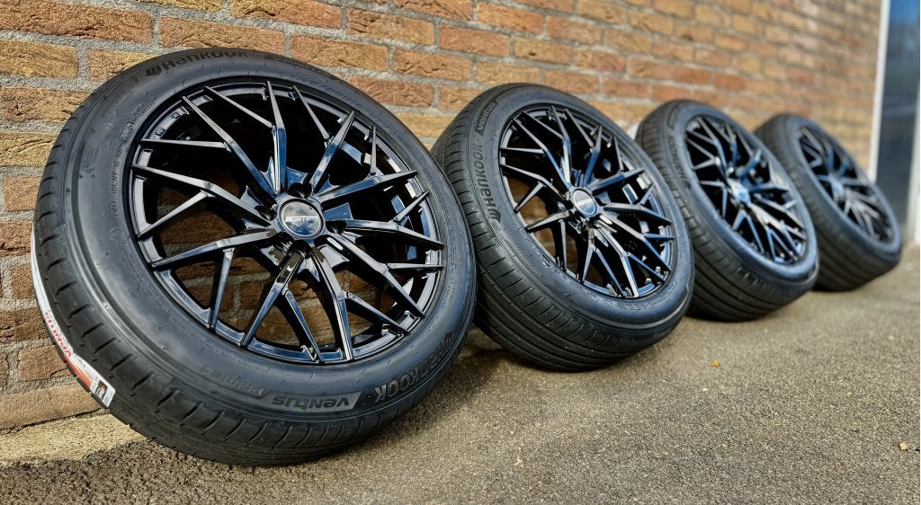 Toyota Renault velgen zwart 16 inch met nieuwe zomerbanden, Auto-onderdelen, Banden en Velgen, Niet ingevuld, 16 inch, Banden en Velgen
