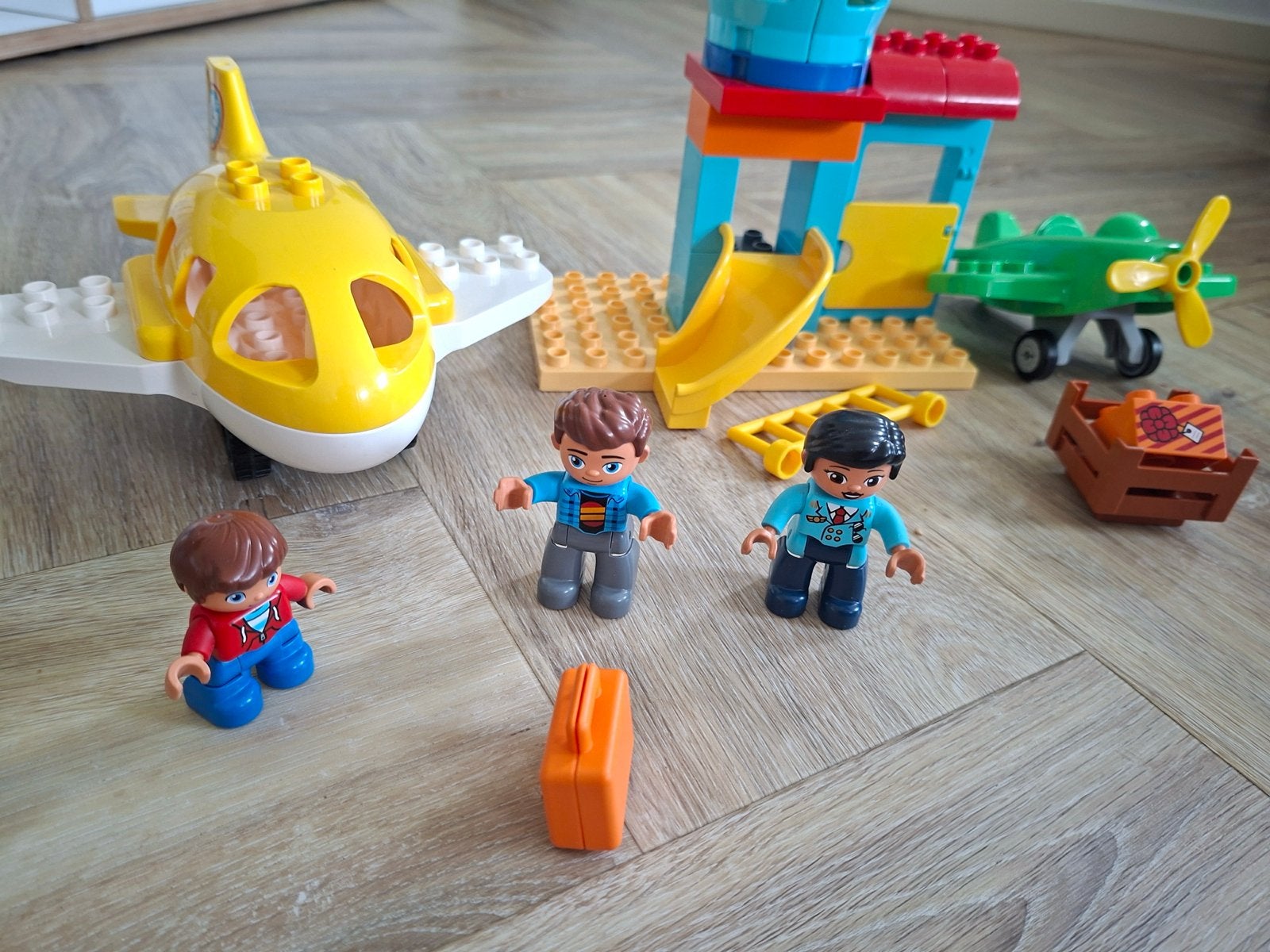 LEGO Duplo Vliegveld (10871) &  het vliegtuig van 10808, Gebruikt, Ophalen of Verzenden, Duplo, Meerdere sets