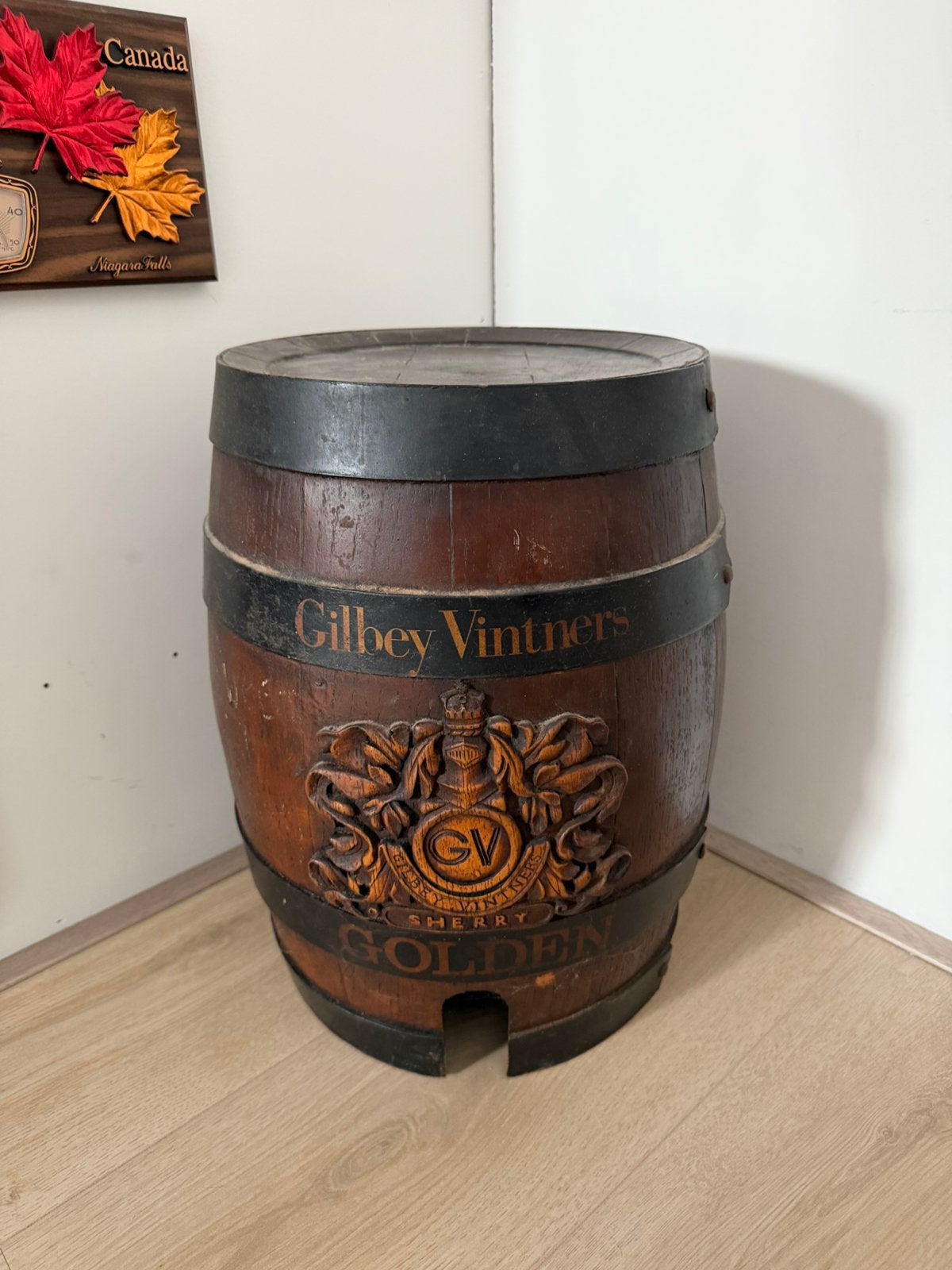 Vintage Gilbey Vintners Sherry Vat – Mancave Display!, Ophalen, Zo goed als nieuw, Reclamebord