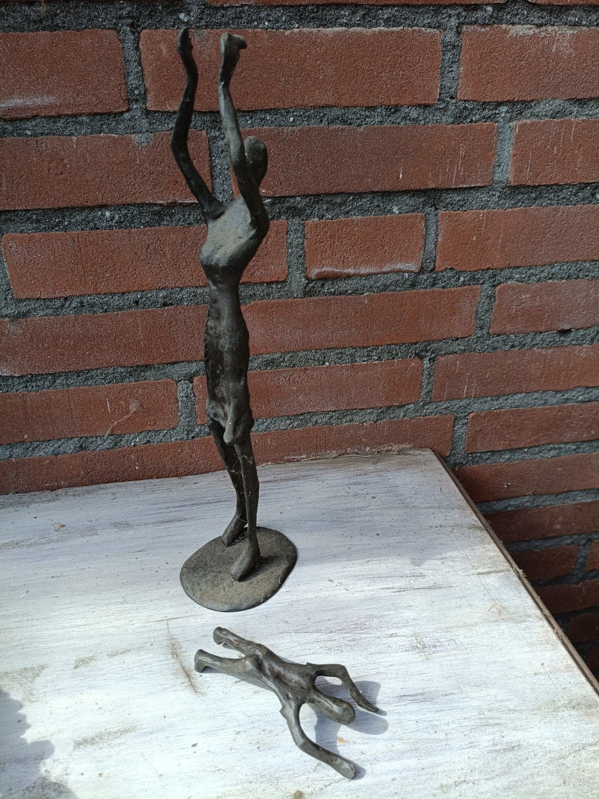 Bronzen beeldje van danseres met losse figuur, Ophalen, 20 - 50 cm, Beeld, Bruin