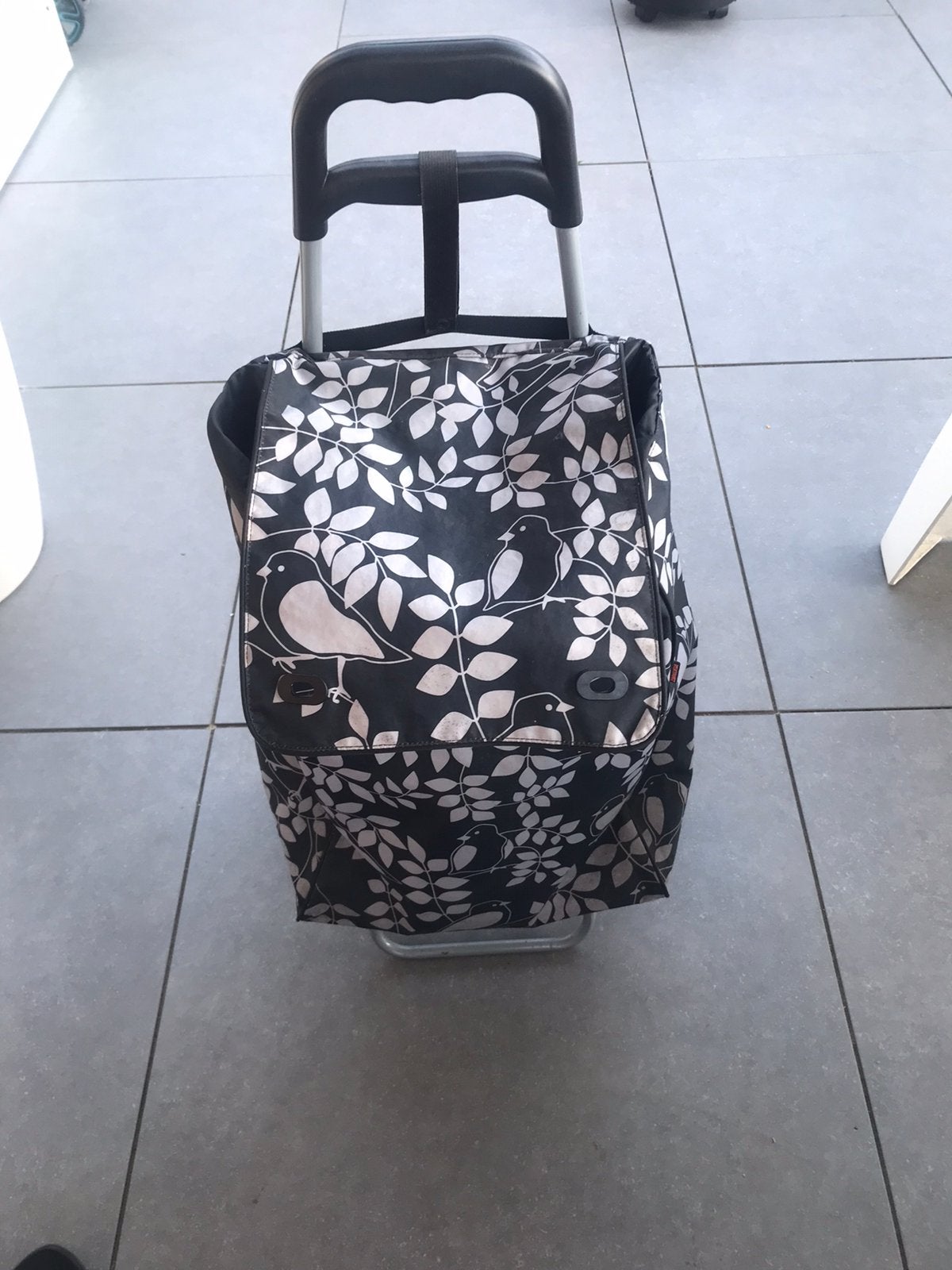 Boodschappen trolley zwart wit met vogeltjes decor zeer mooi, Ophalen, Zo goed als nieuw