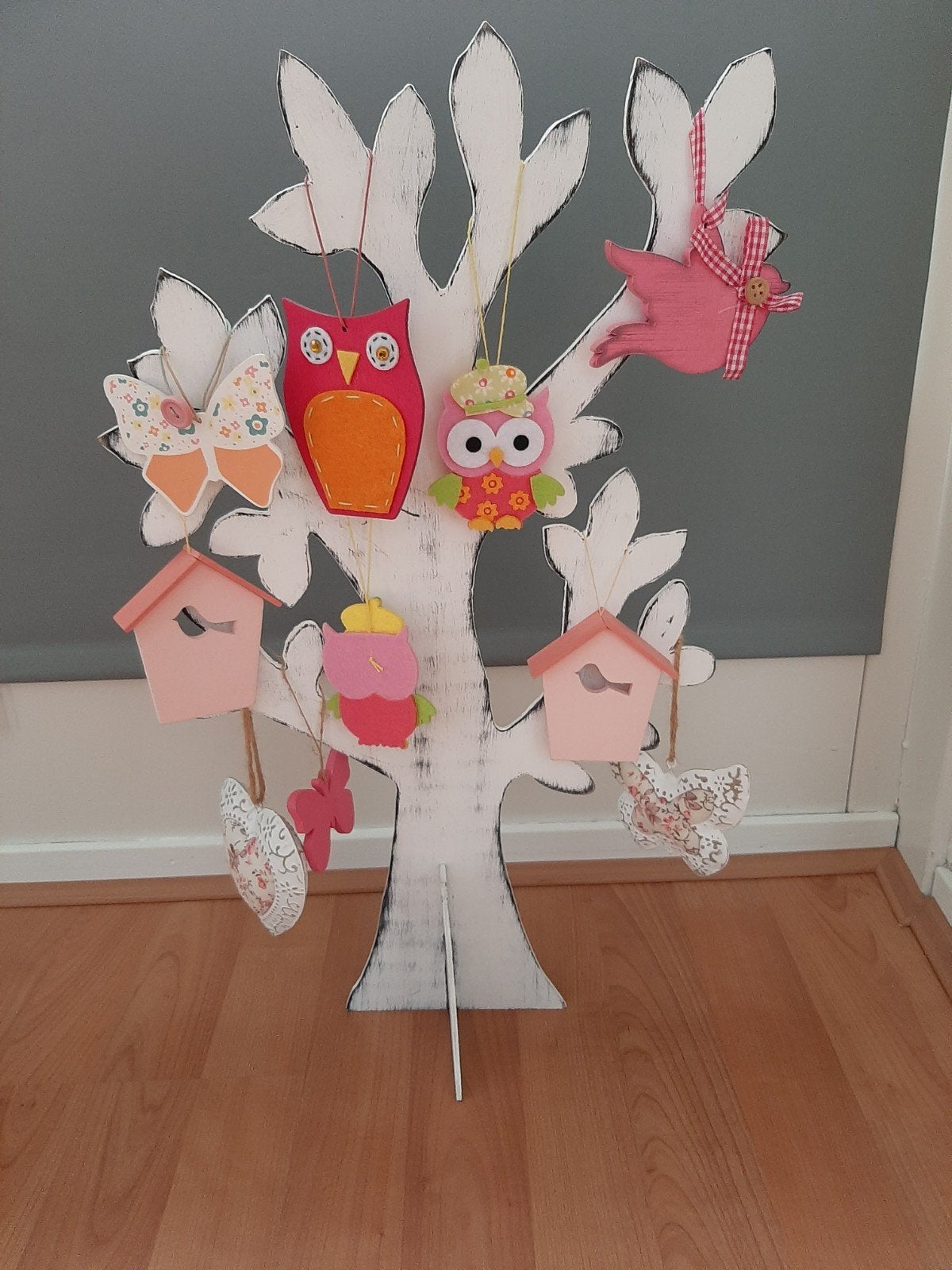 Houten seizoensboom met decoratie, Ophalen