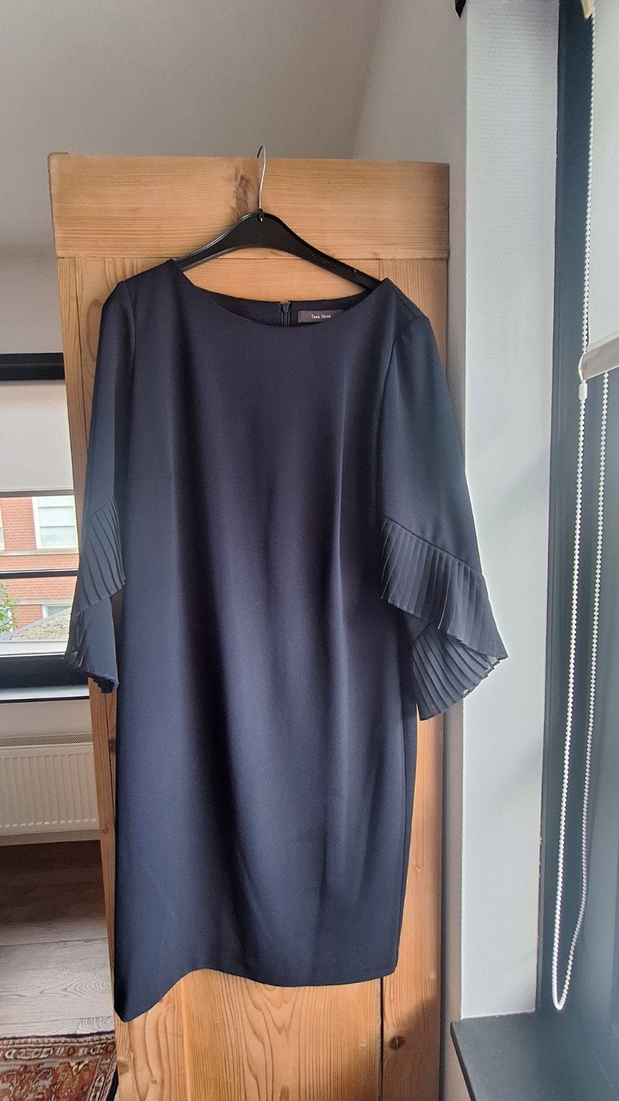 feestelijke jurk vera mont, Kleding | Dames, Ophalen of Verzenden, Zo goed als nieuw, Blauw, Knielengte
