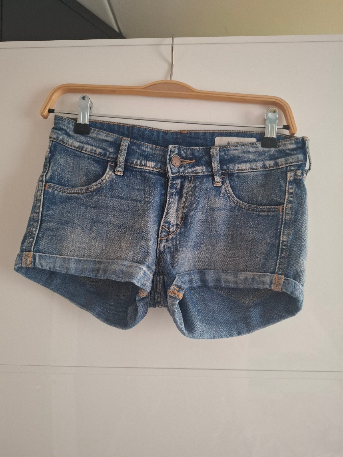 H&M & Shorts Blauwe Denim Spijkershort met Omslag – Maat 34, Kinderen en Baby's, Kinderkleding | Maat 152, Broek, Meisje, H&M