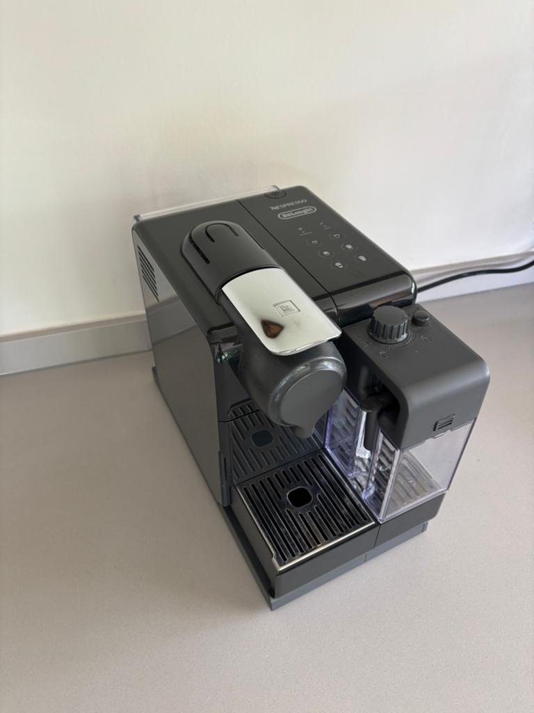 Nespresso DeLonghi Lattissima touch antraciet melkopschuimer, Ophalen of Verzenden, Gebruikt, Nespresso, Dolce Gusto