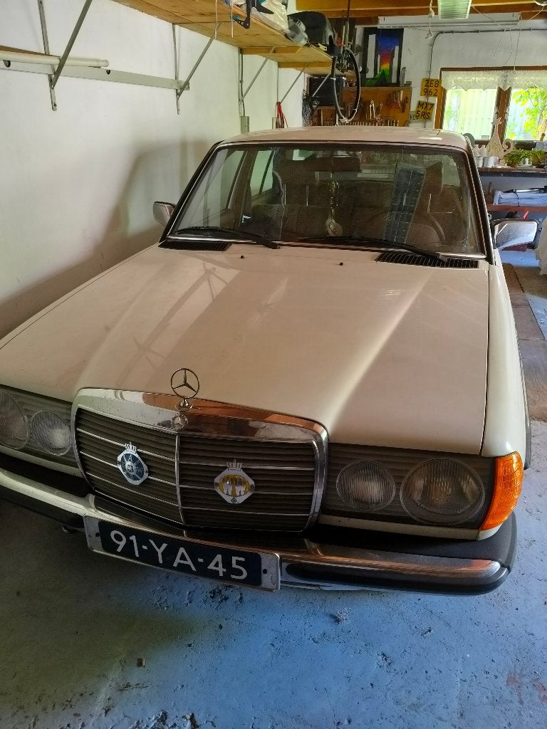 Mercedes-Benz 200-Serie 2.3 230 1977 Wit, Auto's, 1374 kg, 4 cilinders, Handgeschakeld, Particulier