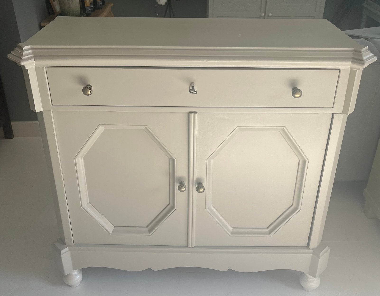 Oude kast met lades . Nog vers in de lak, Ophalen, Zo goed als nieuw, 25 tot 50 cm, 50 tot 100 cm