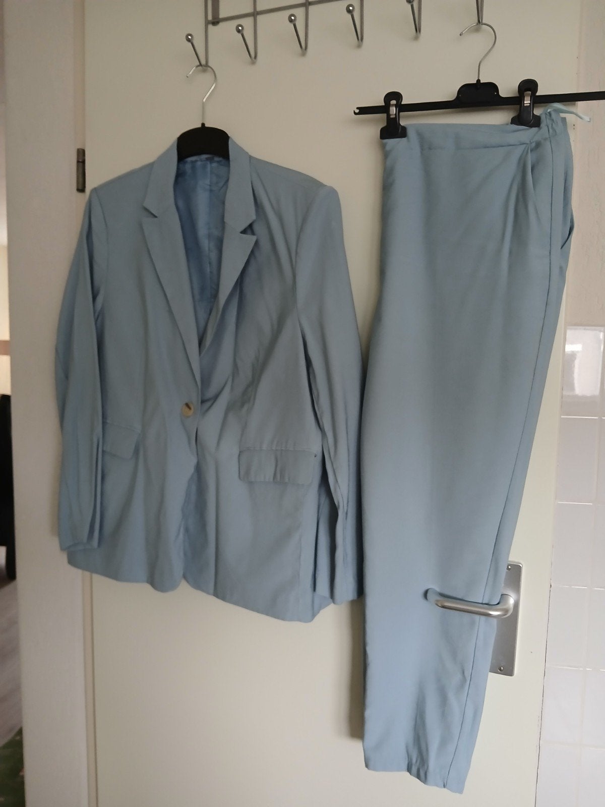 nieuw broekpak lichtblauw mt 46 48, Kostuum of Pak, Maat 46/48 (XL) of groter, Nieuw, Verzenden